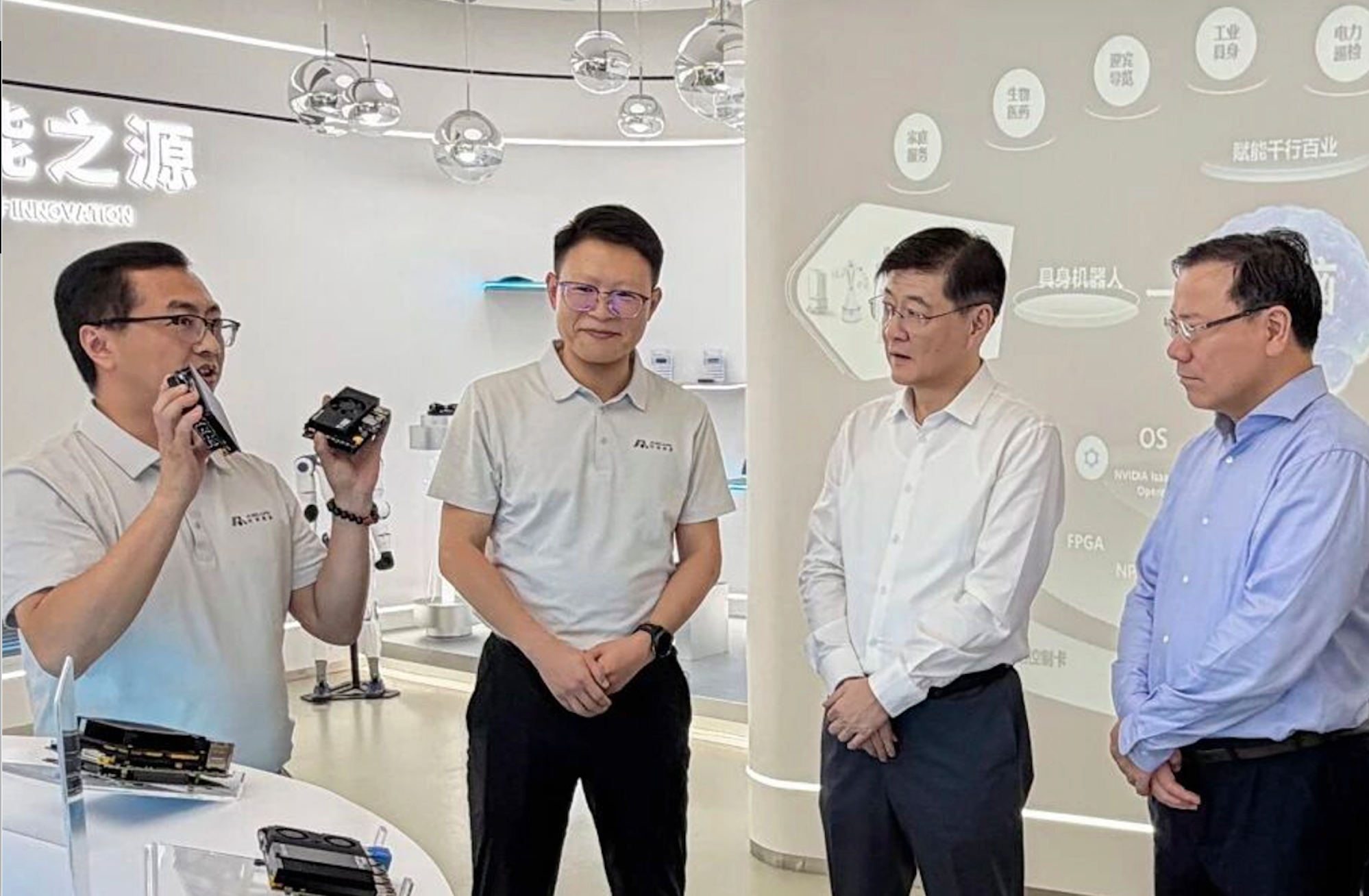 上海市政府副秘书长、市发展改革委主任刘健一行莅临灵境智源调研
