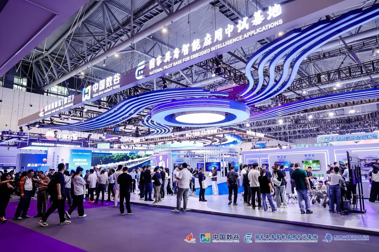 亮相第五届全球数贸会,灵境智源以具身智脑底座加速物理 AI 产业落地