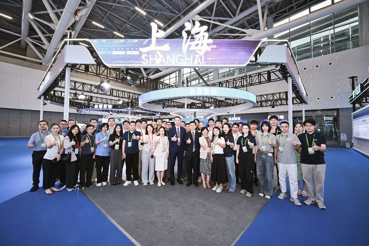 灵境智源亮相第 21 届中博会|具身智脑助推机器人产业规模化创新