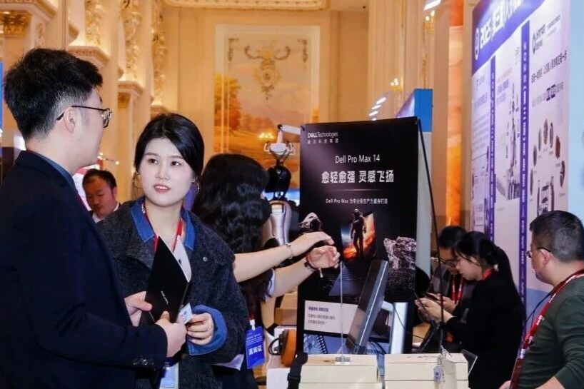 灵境智源亮相2025具身智能人形机器人场景应用生态年会，并荣膺“偃师·核心部件匠心奖”