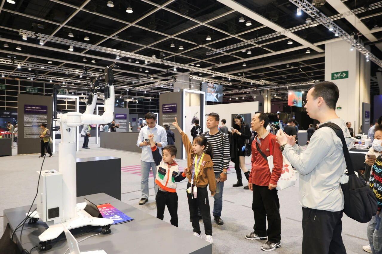 灵境智源登陆香港国际AI艺术节，以具身智脑重构产业生态